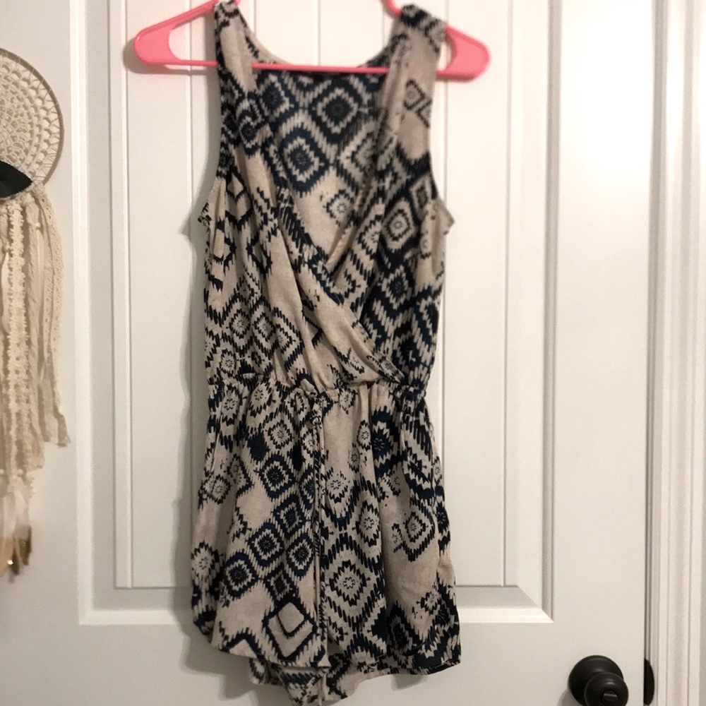 Adjustable waste flowy romper